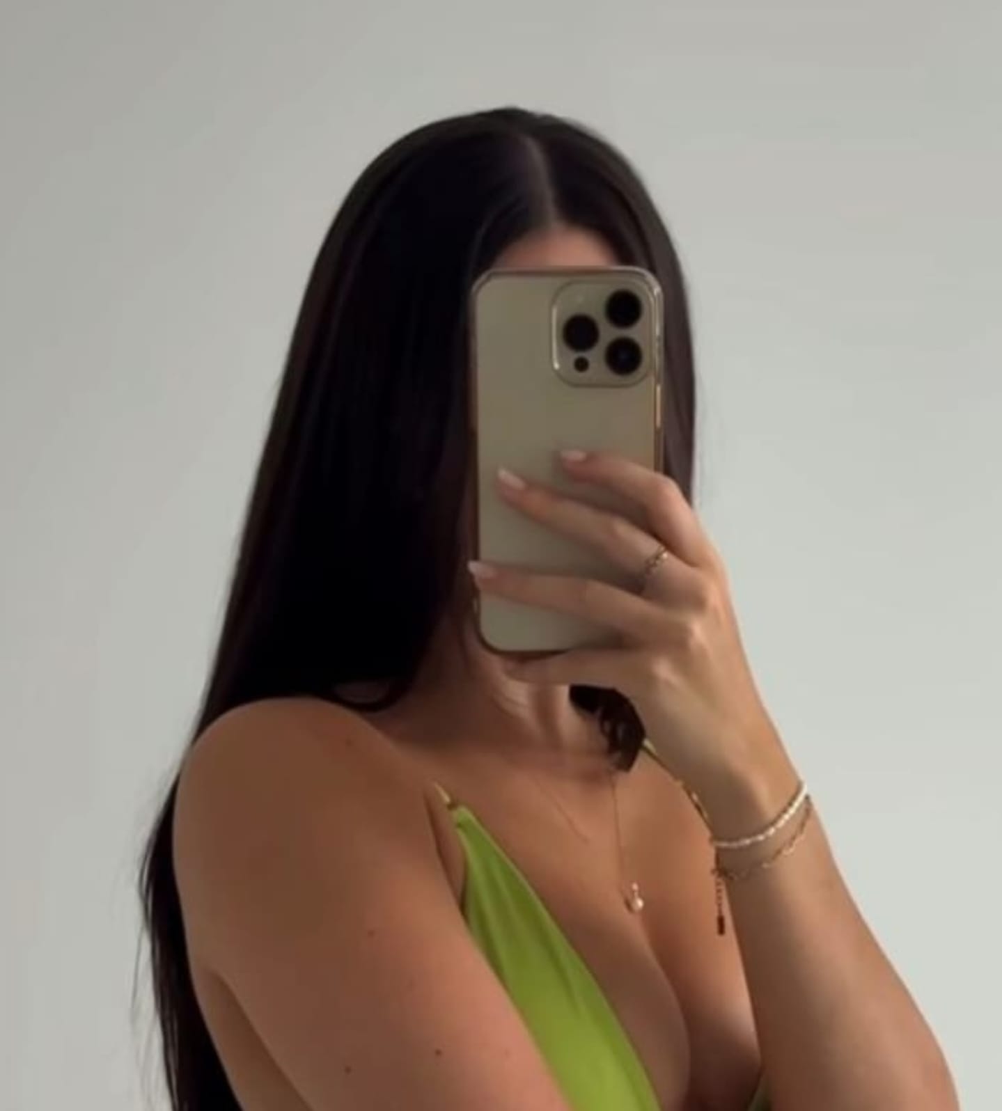 מעסה מקצועית  בראשון לציון קליניקה פרטית לבריאות הגוף לעיסוי מקצועי ומפנק -שעות עבודה -10:00-23:00